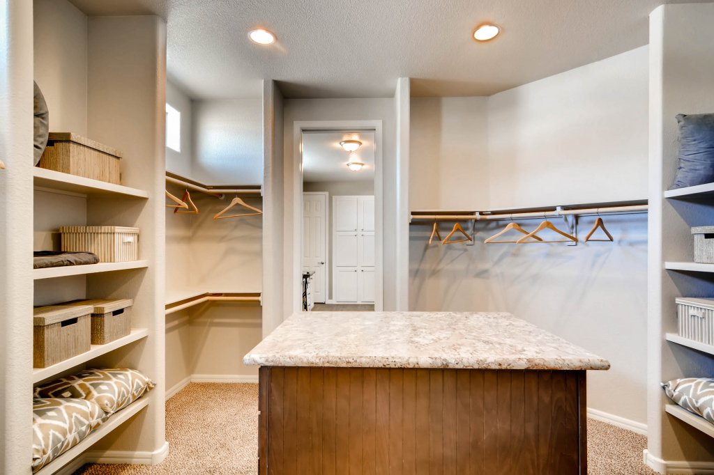 image-723187-2502_W_Durango_St_Phoenix__AZ-print-021-21-Master_Bedroom_Closet-2700x1800-300dpi.w640.jpg